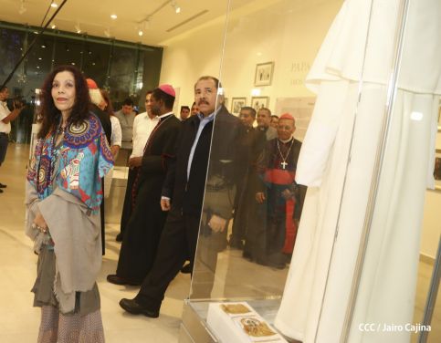 Daniel y Rosario inauguran el Museo San Juan Pablo II