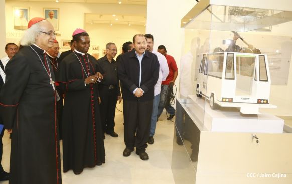 Daniel y Rosario inauguran el Museo San Juan Pablo II