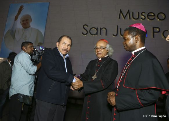 Daniel y Rosario inauguran el Museo San Juan Pablo II