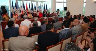 Presidente Daniel se reúne con diputados del PARLACEN