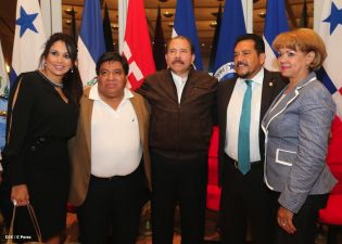 Presidente Daniel se reúne con diputados del PARLACEN