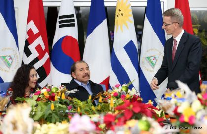 Presidente Daniel y Compañera Rosario reciben cartas credenciales de los embajadores de Corea, Francia y Uruguay