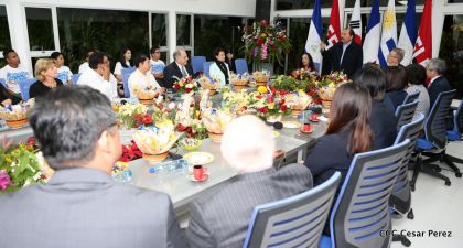 Presidente Daniel y Compañera Rosario reciben cartas credenciales de los embajadores de Corea, Francia y Uruguay