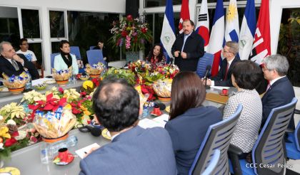 Presidente Daniel y Compañera Rosario reciben cartas credenciales de los embajadores de Corea, Francia y Uruguay