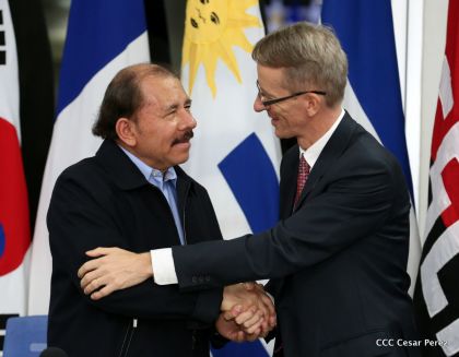 Presidente Daniel y Compañera Rosario reciben cartas credenciales de los embajadores de Corea, Francia y Uruguay