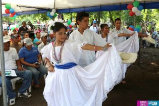 Gobierno lleva energía eléctrica a comunidades de León