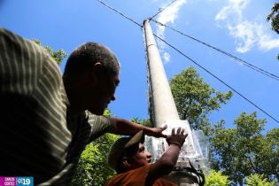 Gobierno lleva energía eléctrica a comunidades de León