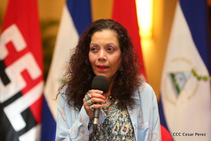 Daniel y Rosario reciben credenciales de Presidente y Vicepresidenta de Nicaragua