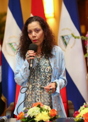 Daniel y Rosario reciben credenciales de Presidente y Vicepresidenta de Nicaragua