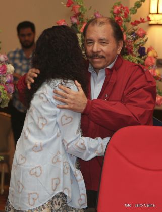 Daniel y Rosario reciben credenciales de Presidente y Vicepresidenta de Nicaragua