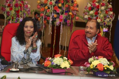 Daniel y Rosario reciben credenciales de Presidente y Vicepresidenta de Nicaragua