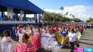 Desfiles escolares en Avenida Bolívar (31 Agosto 2013)