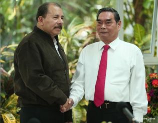 Presidente Daniel recibe a delegación de Vietnam