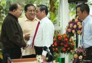 Presidente Daniel recibe a delegación de Vietnam