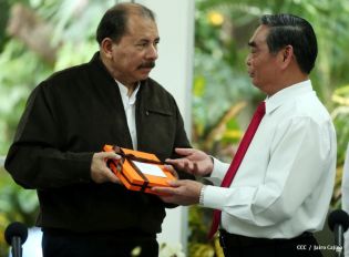 Presidente Daniel recibe a delegación de Vietnam