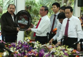 Presidente Daniel recibe a delegación de Vietnam