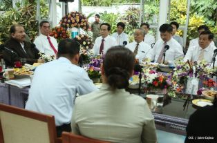 Presidente Daniel recibe a delegación de Vietnam