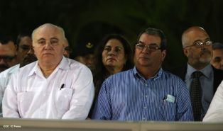 Daniel y Rosario presidente acto 34 Aniversario del Ejército