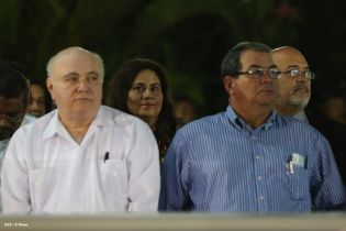 Daniel y Rosario presidente acto 34 Aniversario del Ejército