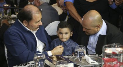 Presidente Daniel participa en premiación de la Crónica Deportiva