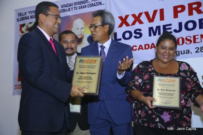 Presidente Daniel participa en premiación de la Crónica Deportiva