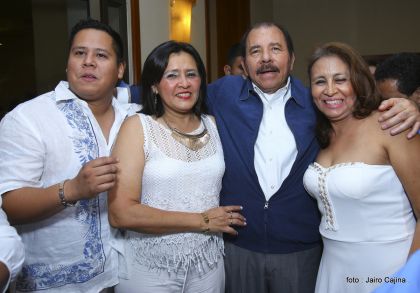 Presidente Daniel participa en premiación de la Crónica Deportiva