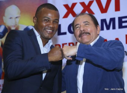 Presidente Daniel participa en premiación de la Crónica Deportiva
