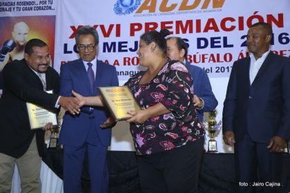 Presidente Daniel participa en premiación de la Crónica Deportiva