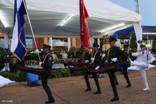 Daniel y Rosario presidente acto 34 Aniversario del Ejército