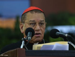 Daniel y Rosario presidente acto 34 Aniversario del Ejército