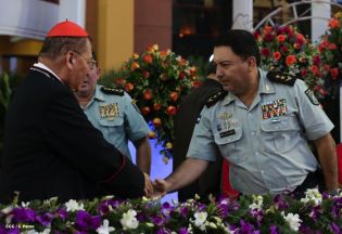 Daniel y Rosario presidente acto 34 Aniversario del Ejército