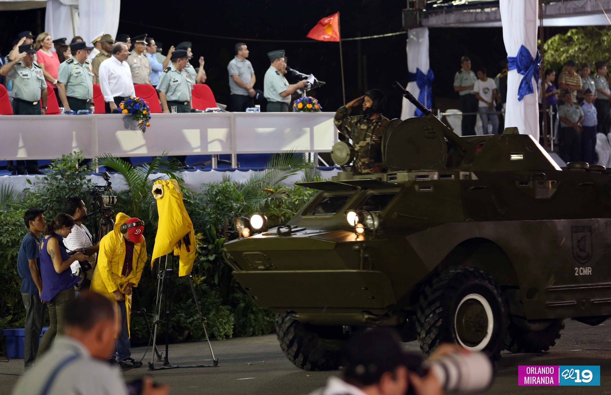 Desfile Militar en honor al 34 Aniversario del Ejército