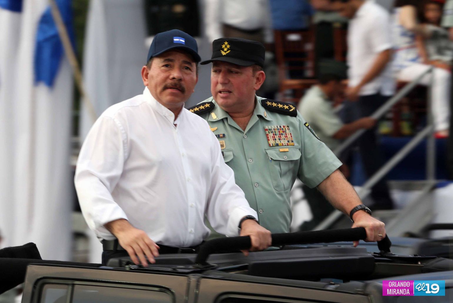 Desfile Militar en honor al 34 Aniversario del Ejército
