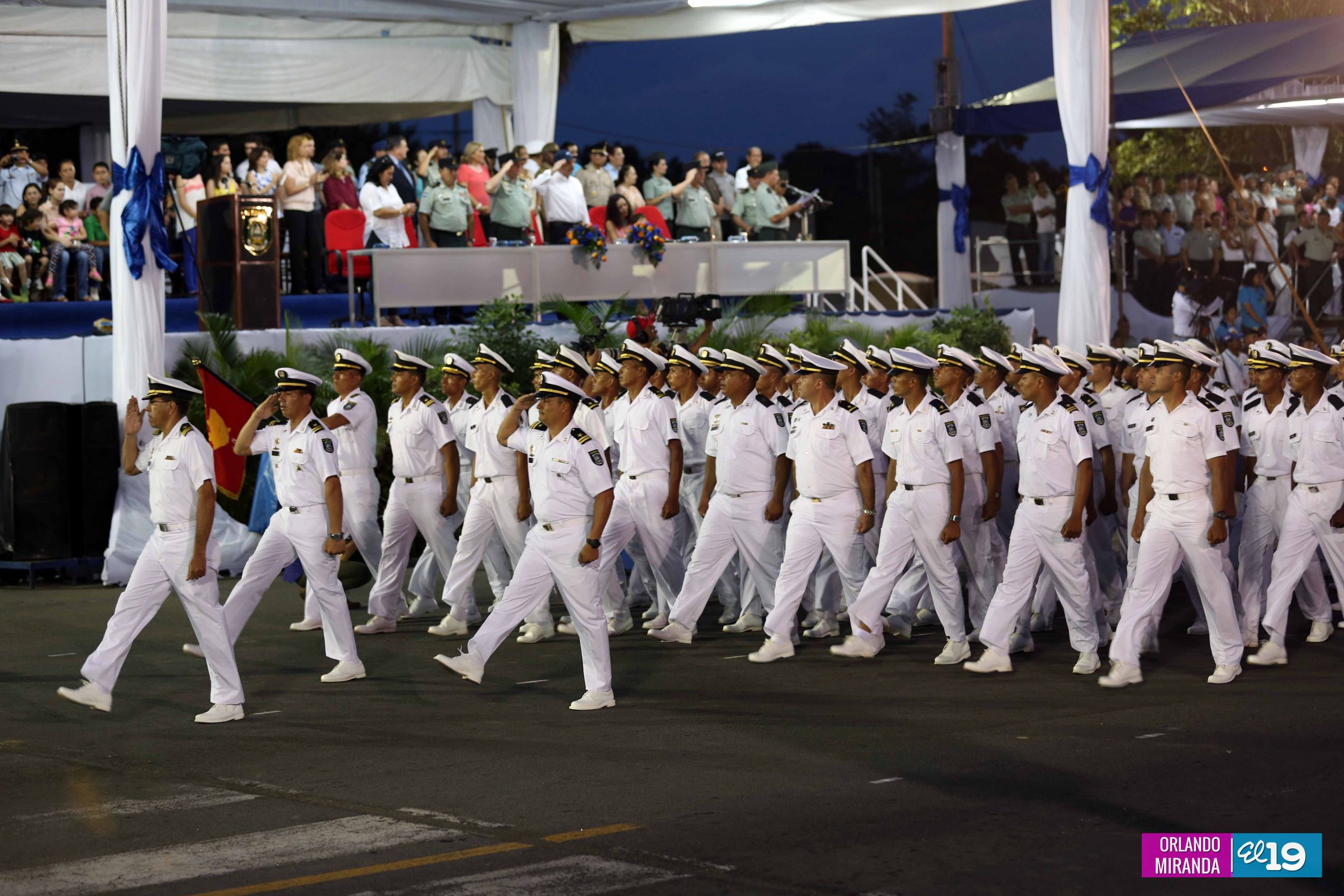 Desfile Militar en honor al 34 Aniversario del Ejército