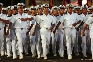Desfile Militar en honor al 34 Aniversario del Ejército