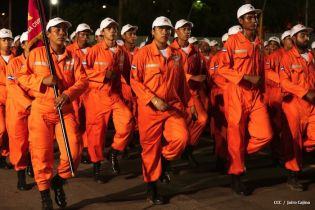 Desfile Militar en honor al 34 Aniversario del Ejército