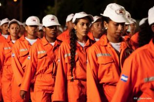 Desfile Militar en honor al 34 Aniversario del Ejército