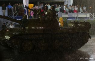 Desfile Militar en honor al 34 Aniversario del Ejército