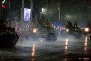 Desfile Militar en honor al 34 Aniversario del Ejército