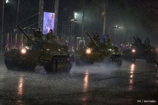 Desfile Militar en honor al 34 Aniversario del Ejército