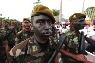 Desfile Militar en honor al 34 Aniversario del Ejército