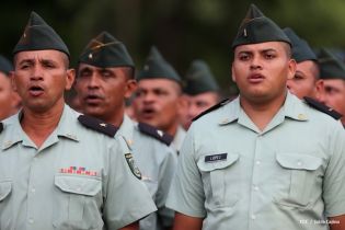 Desfile Militar en honor al 34 Aniversario del Ejército