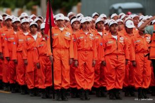 Desfile Militar en honor al 34 Aniversario del Ejército
