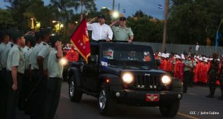 Desfile Militar en honor al 34 Aniversario del Ejército