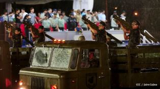 Desfile Militar en honor al 34 Aniversario del Ejército