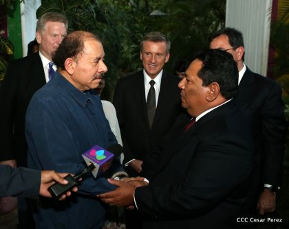 Daniel y Rosario se reúnen con Delegación de la Iglesia de Jesucristo de los Santos de los Últimos Días