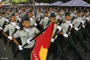 Desfile Militar en honor al 34 Aniversario del Ejército