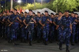 Desfile Militar en honor al 34 Aniversario del Ejército