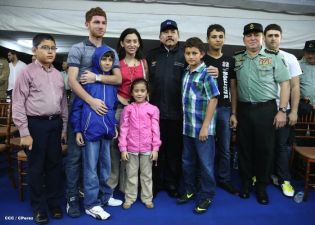 Desfile Militar en honor al 34 Aniversario del Ejército
