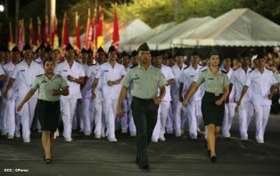 Desfile Militar en honor al 34 Aniversario del Ejército